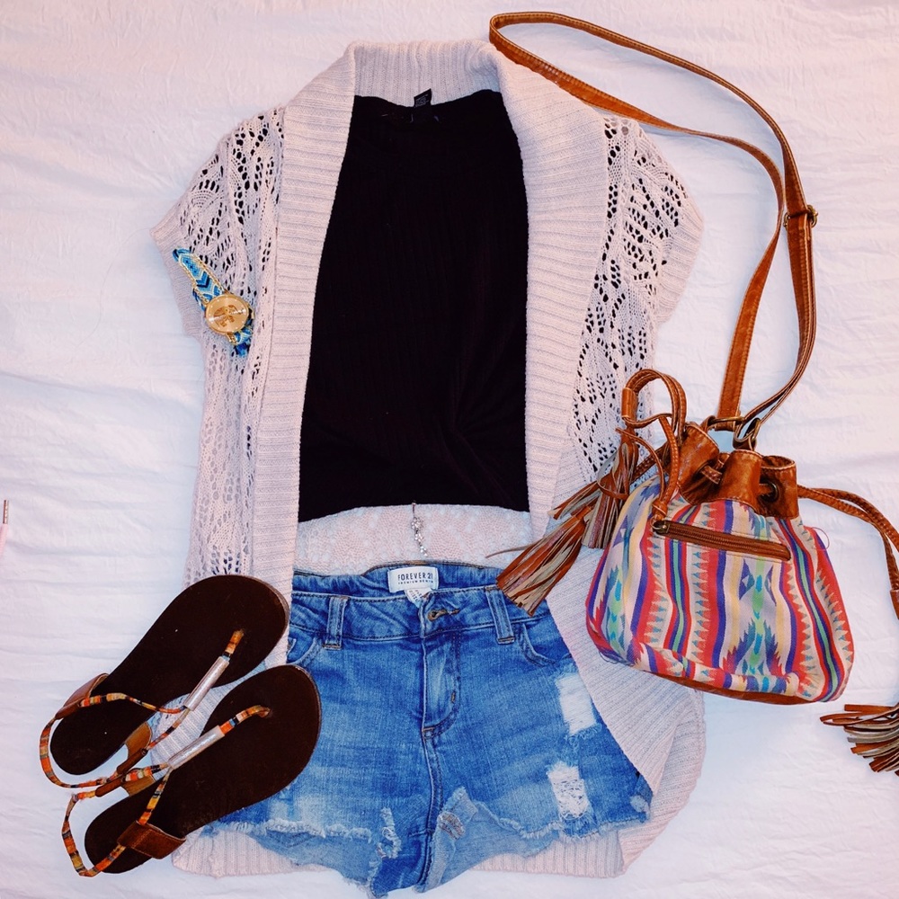 ❗️SOLD❗️ Beige Crochet Styled Shall